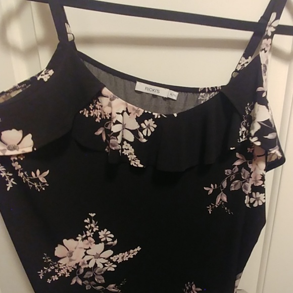 Ricki's ruffle neck tank - Picture 3 of 3